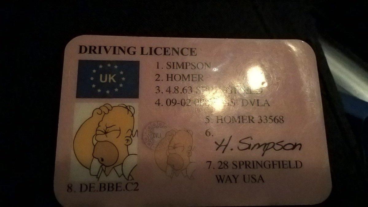 В Британии задержали водителя с правами на имя Гомера Симпсона