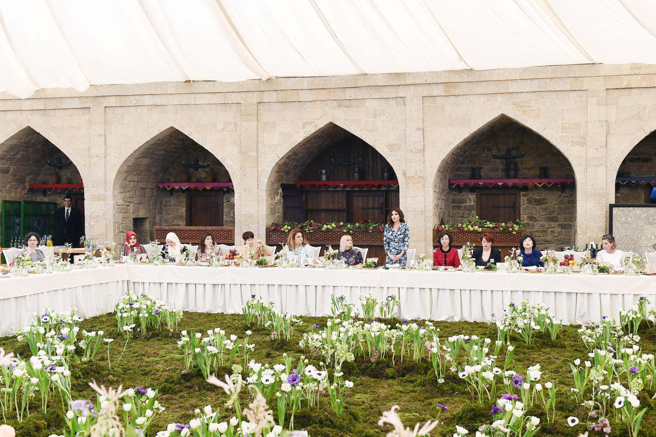 Первый вице-президент Мехрибан Алиева встретилась с супругами руководителей дипломатических миссий - ФОТО