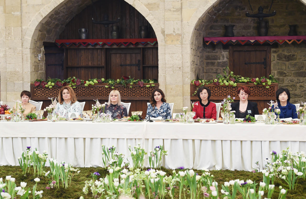 Первый вице-президент Мехрибан Алиева встретилась с супругами руководителей дипломатических миссий - ФОТО