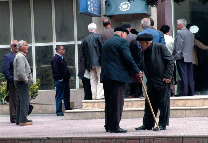 Сто лет и выше: сколько в Азербайджане избирателей-долгожителей?