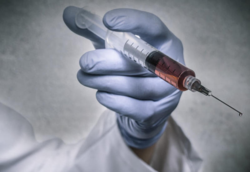 Во Франции бывшего хирурга судят за вакцины