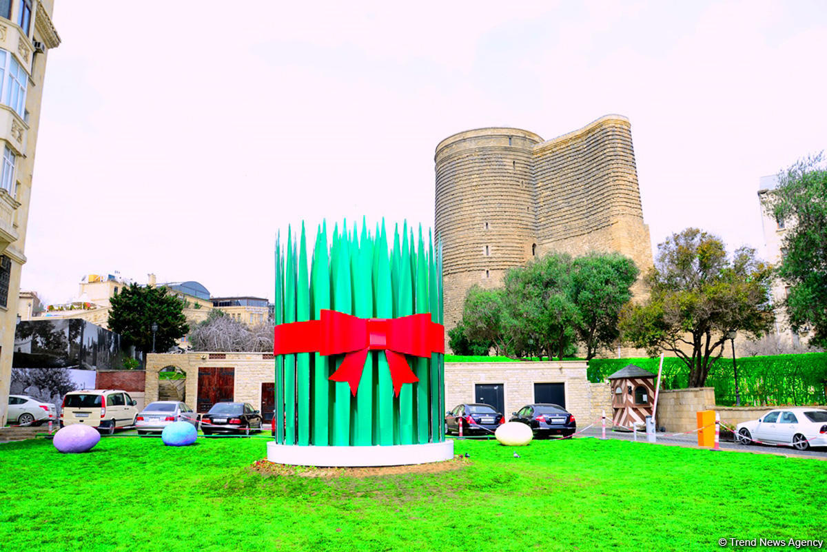 Празднование Новруза захватило туристов в Баку