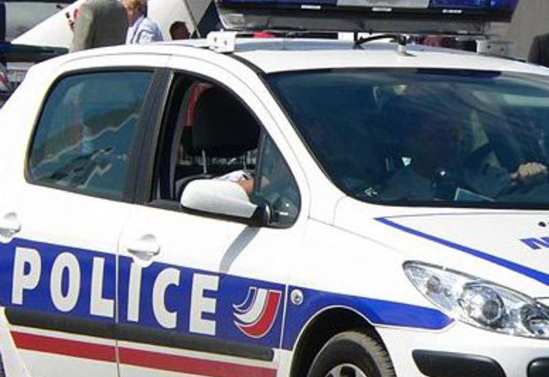 Автомобилист наехал на посетителей бара во Франции, есть пострадавшие
