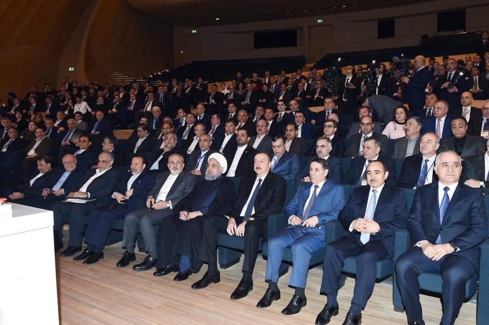 Президенты Азербайджана и Ирана приняли участие в бизнес-форуме в Баку
