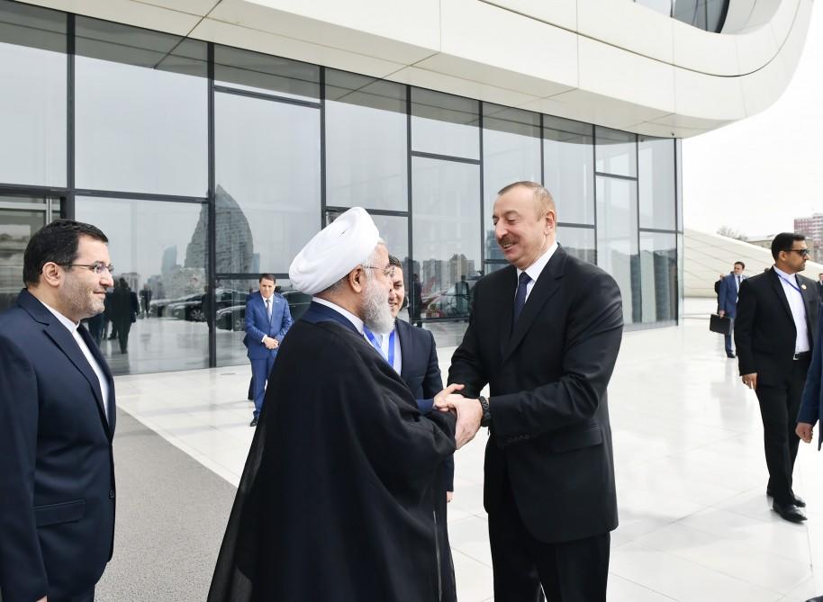 Президенты Азербайджана и Ирана приняли участие в бизнес-форуме в Баку