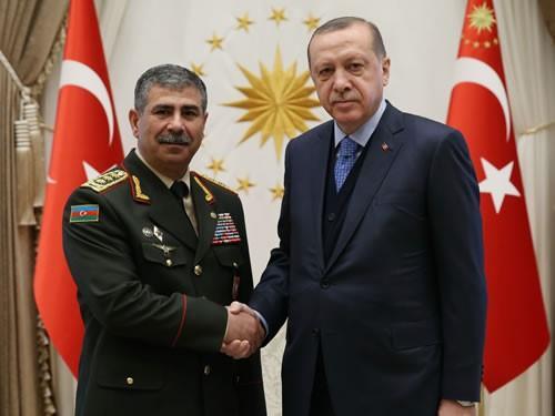 Эрдоган встретился с министром обороны Азербайджана