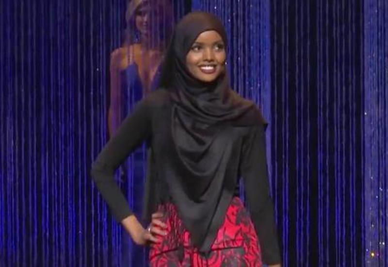Модель в хиджабе впервые украсила обложку Vogue