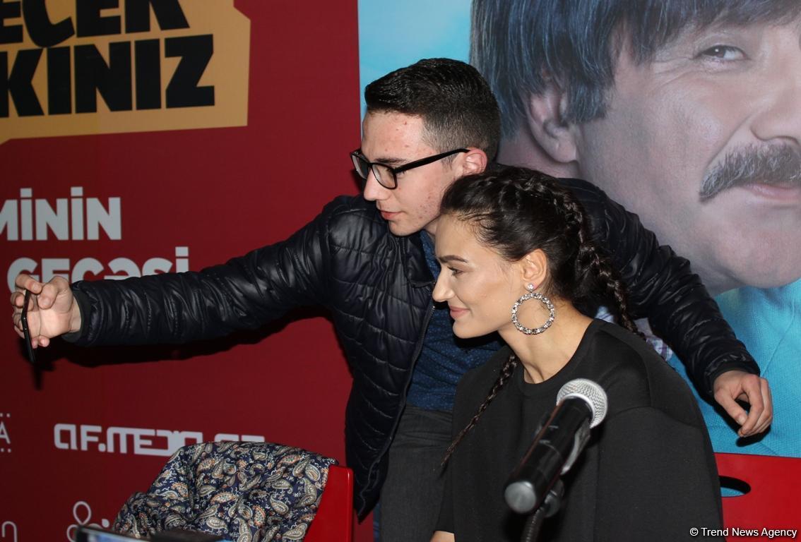 ÐÐ¶Ð¸Ð¾ÑÐ°Ð¶ Ð²Ð¾ÐºÑÑÐ³ Ð·Ð²ÐµÐ·Ð´ ÑÑÑÐµÑÐºÐ¾Ð³Ð¾ ÐºÐ¸Ð½Ð¾: Ð³Ð°Ð»Ð°-Ð²ÐµÑÐµÑ ÑÐ¸Ð»ÑÐ¼Ð° "Ailecek ÅaÅkÄ±nÄ±z" Ð² ÐÐ°ÐºÑ - Ð¤ÐÐ¢Ð