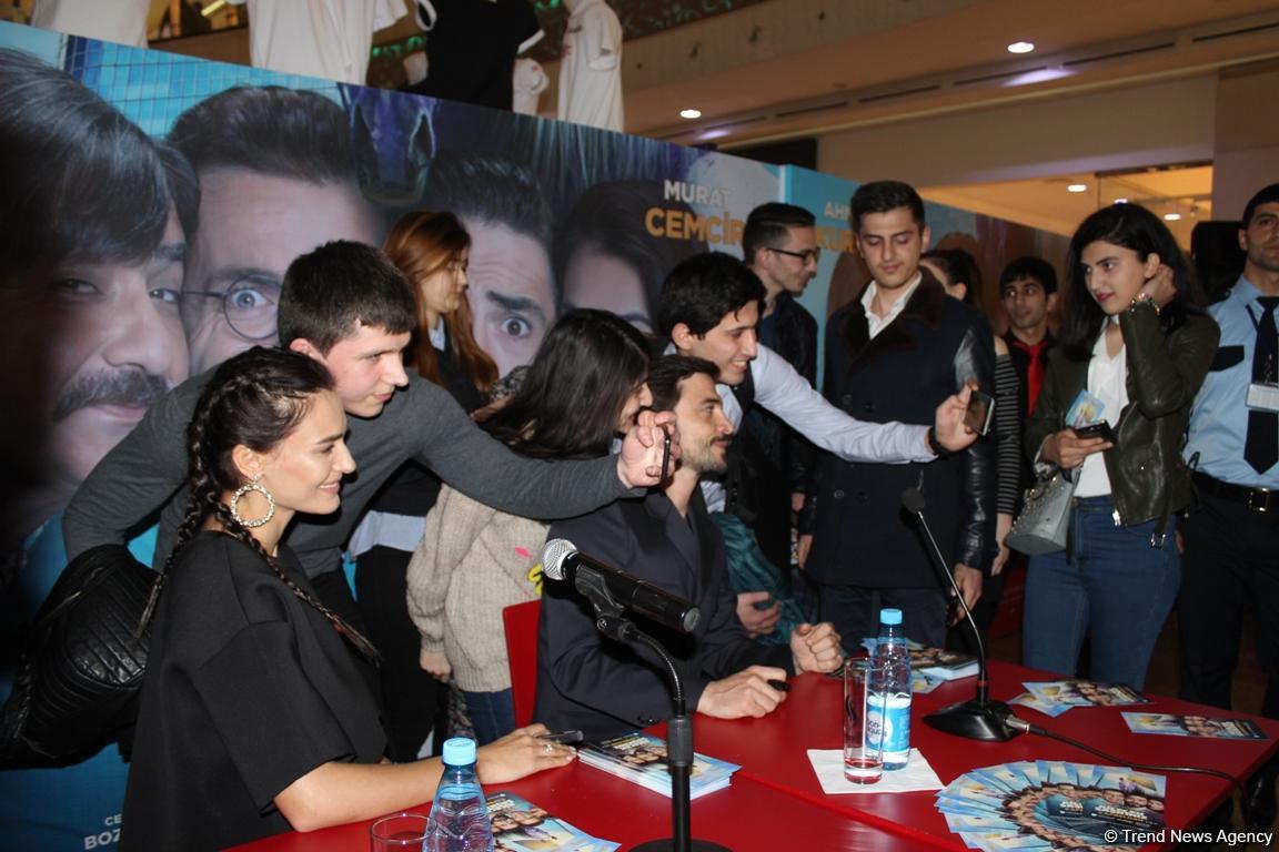 ÐÐ¶Ð¸Ð¾ÑÐ°Ð¶ Ð²Ð¾ÐºÑÑÐ³ Ð·Ð²ÐµÐ·Ð´ ÑÑÑÐµÑÐºÐ¾Ð³Ð¾ ÐºÐ¸Ð½Ð¾: Ð³Ð°Ð»Ð°-Ð²ÐµÑÐµÑ ÑÐ¸Ð»ÑÐ¼Ð° "Ailecek ÅaÅkÄ±nÄ±z" Ð² ÐÐ°ÐºÑ - Ð¤ÐÐ¢Ð