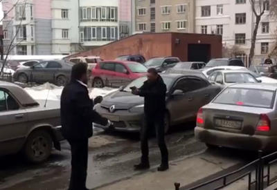 В центре Екатеринбурга водители устроили разборку со стрельбой <span class="color_red">- ВИДЕО</span>