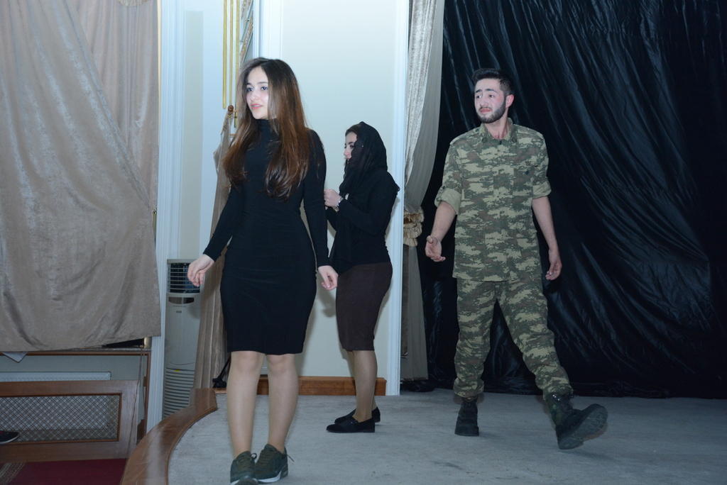 В UNEC показали спектакль "Прерванные судьбы", посвященный шехидам апрельских боев