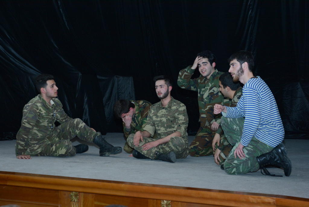 В UNEC показали спектакль "Прерванные судьбы", посвященный шехидам апрельских боев