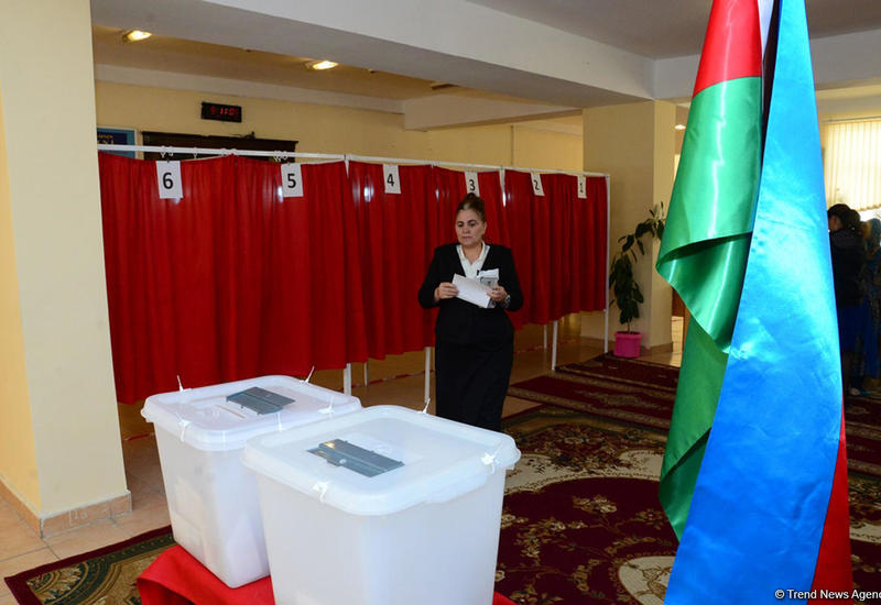 На президентских выборах в Азербайджане проголосовали около 75% избирателей