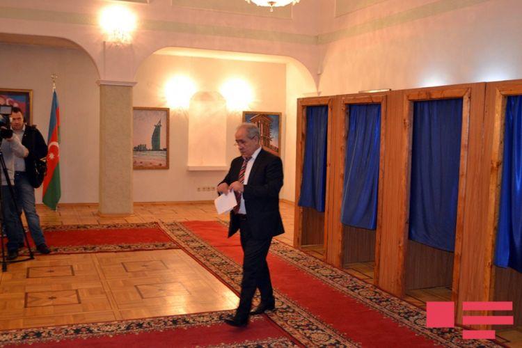 В посольстве Азербайджана в России проходит голосование