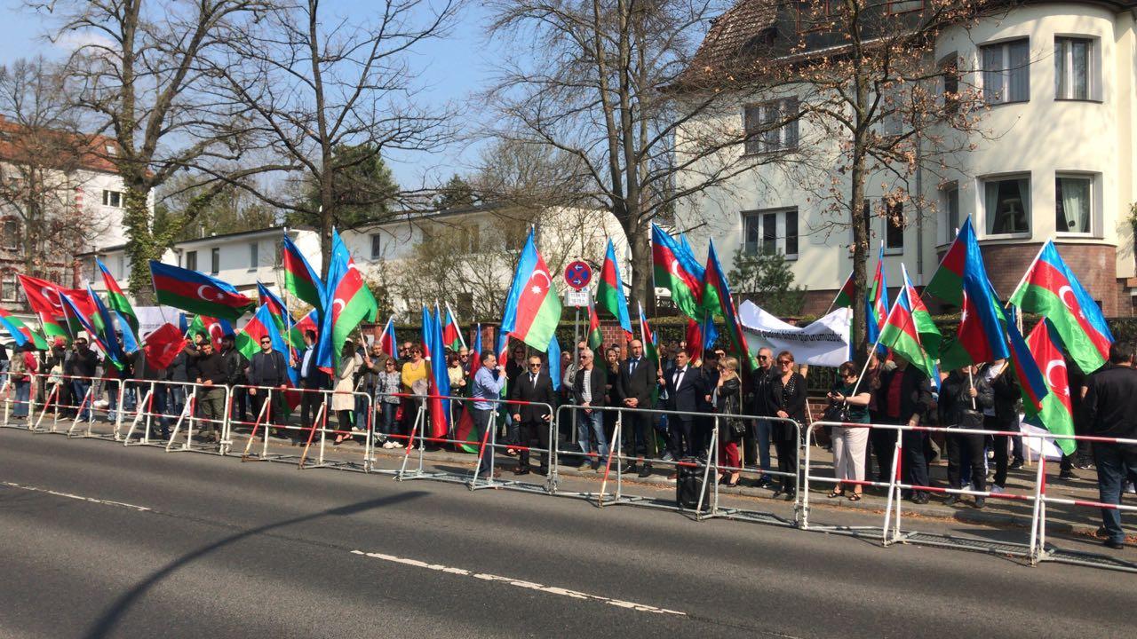 Азербайджанцы Германии провели акцию солидарности