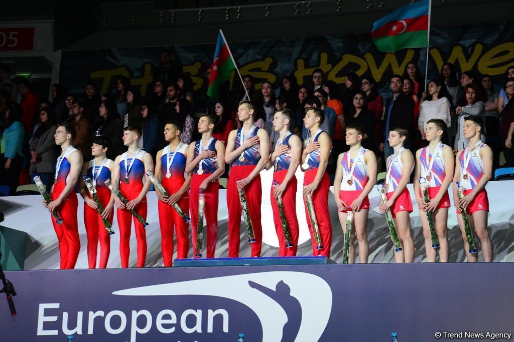 Прошла церемония награждения победителей и призеров Чемпионата Европы по прыжкам на батуте в Баку