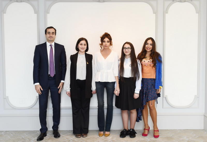 Первый вице-президент Мехрибан Алиева встретилась с юными изобретателями