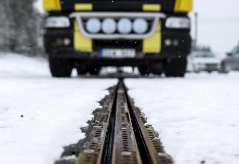 Первая в мире электрифицированная дорога для зарядки электромобилей заработала в Швеции
