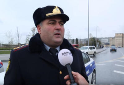 В Баку наказали начальника дорожной полиции за беззаконие в отношении туриста