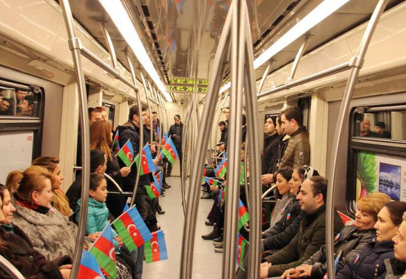 Необычный флешмоб в бакинском метро
