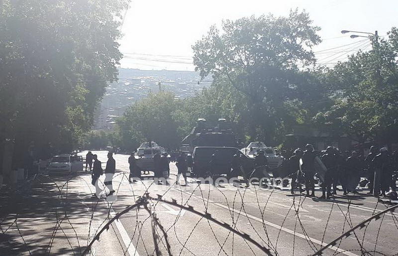 Армянская оппозиция заблокировала государственные учреждения в Ереване