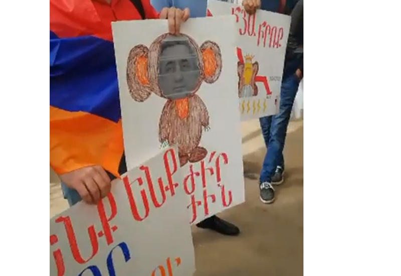 Российские армяне призвали пройтись по "спине" и "почке" Саргсяна