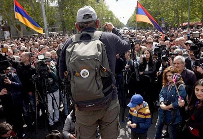 Оппозиция объявила масштабный сбор на главной площади Еревана