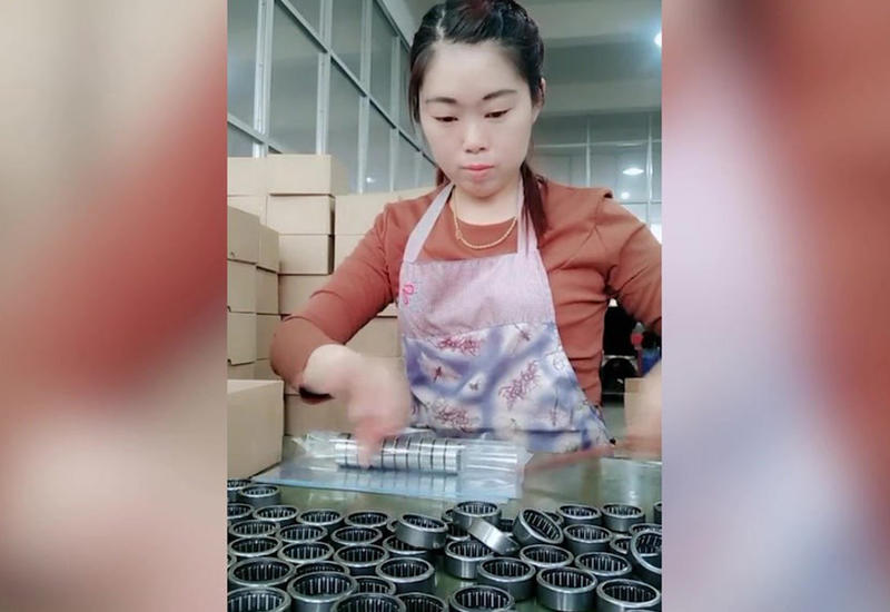 Методичность работы упаковщицы-китаянки ужаснула пользователей Сети