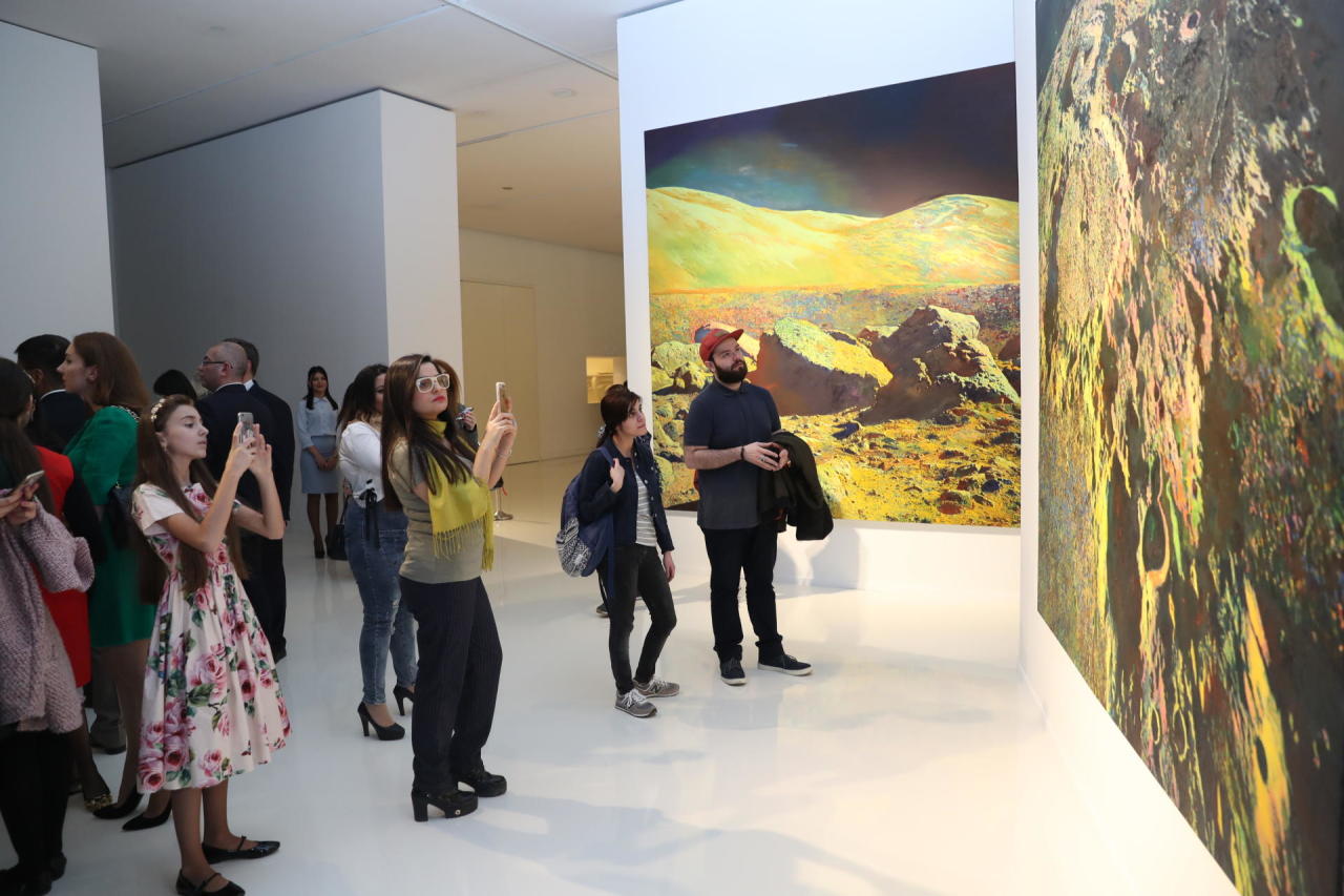 В Центре Гейдара Алиева открылась выставка китайского художника Ванг Юянга