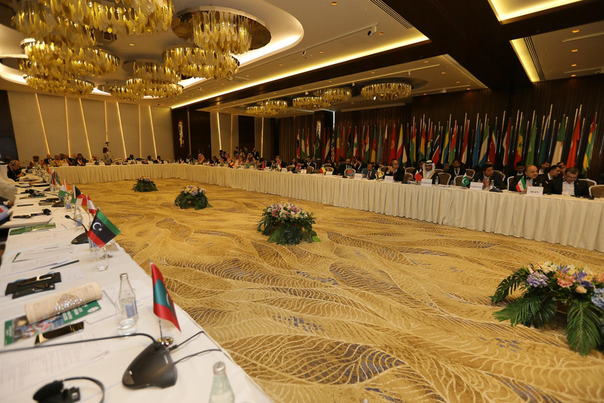 В Баку проходит конференция министров молодежи и спорта стран ОИС
