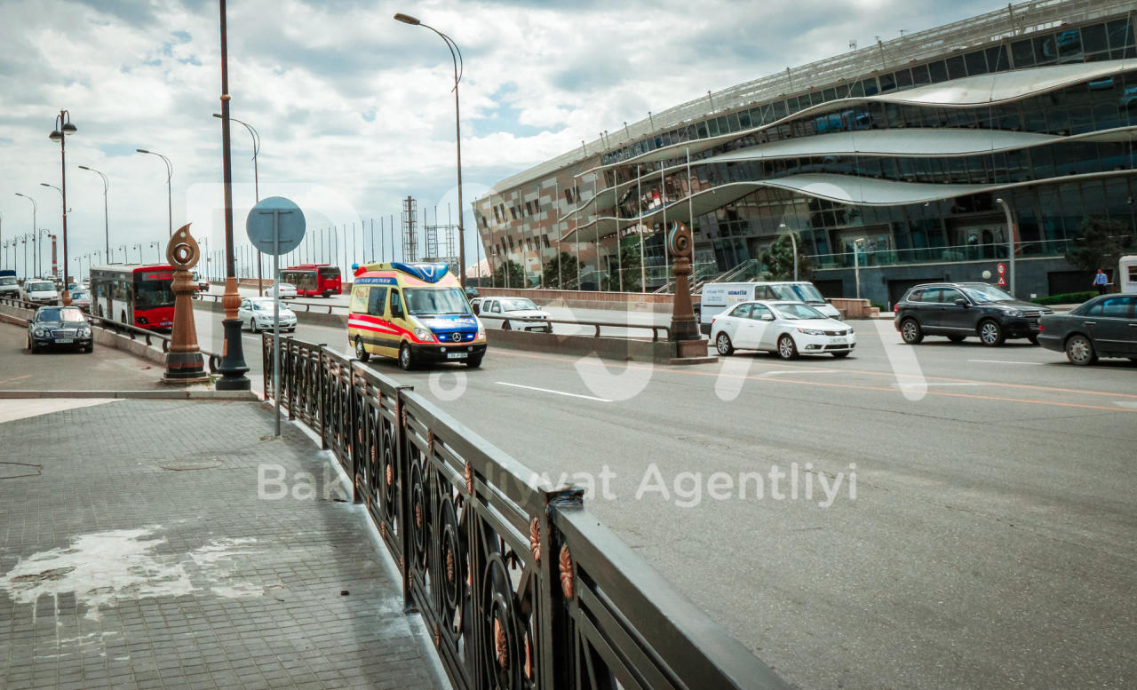 В  Баку ликвидируется автобусная остановка перед метро «Короглу»