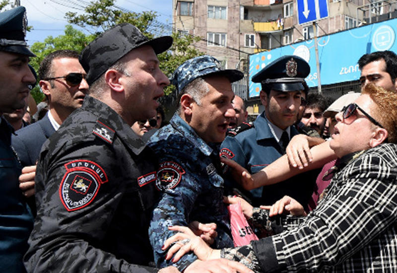 Полиция задержала жену армянского депутата - беспорядки продолжаются