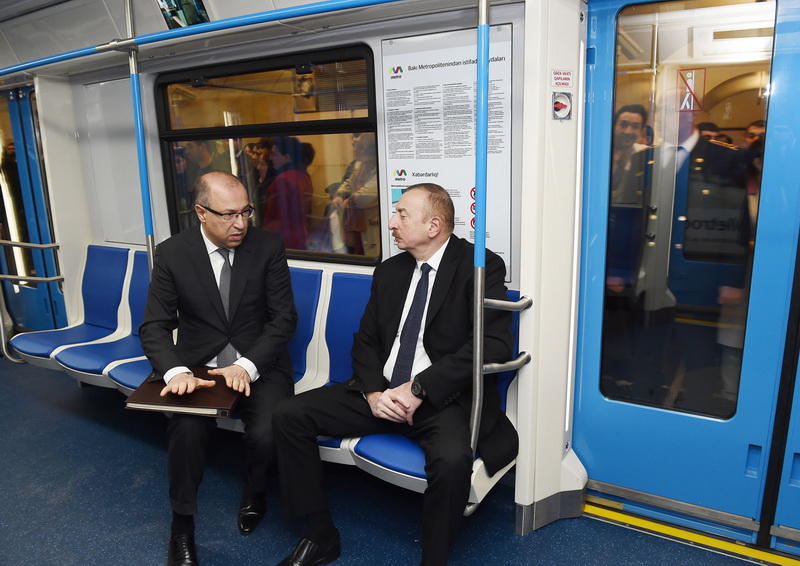 Президент Ильхам Алиев ознакомился с новыми вагонами Бакметрополитена