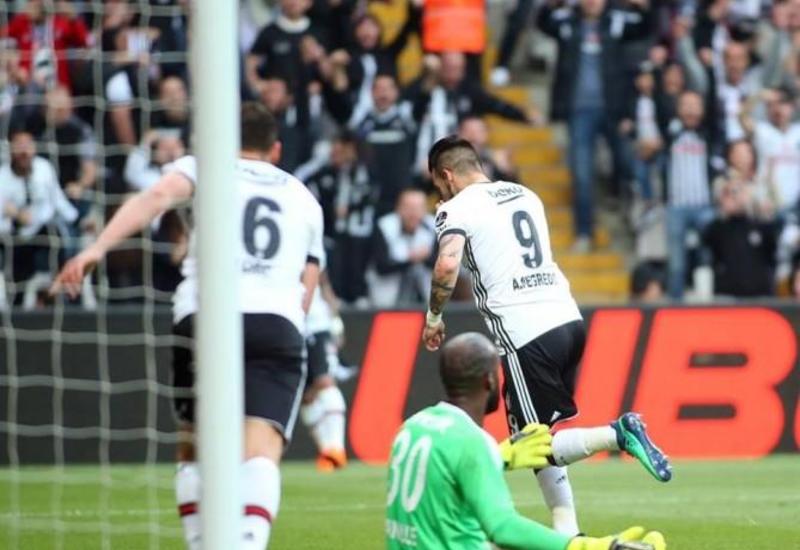 "Beşiktaş" "Qalatasaray"la arasındakı xal fərqini azaldıb