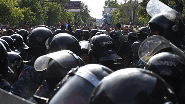 Армянские полицейские массово отказываются служить на линии фронта