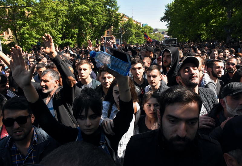 В Армении не стихают массовые протесты
