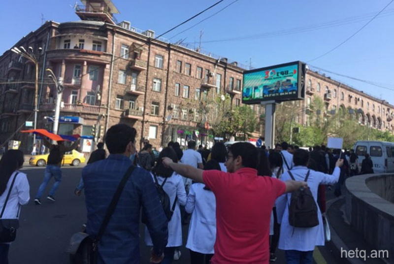 Полицейское насилие на улицах Еревана продолжается