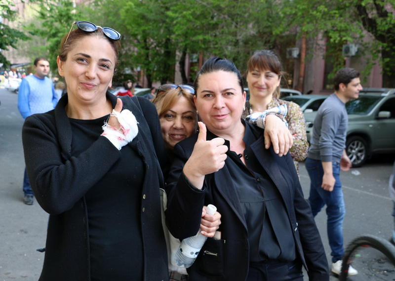 "Прощай, Вася!". Армяне ликуют в ожидании нового диктатора