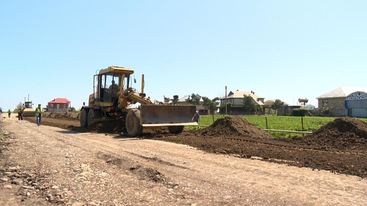 В одном из районов Азербайджана ремонтируются межпоселковые дороги