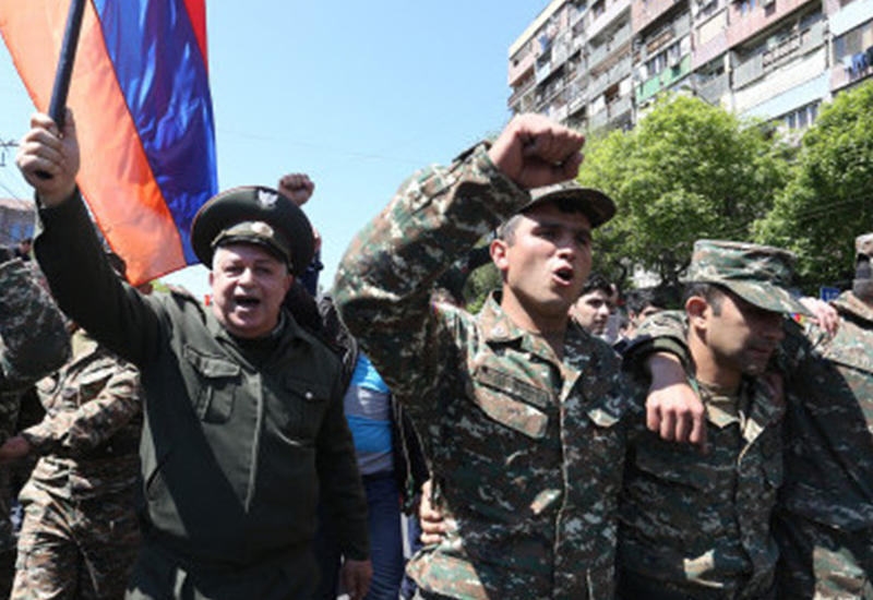 Митинги в Ереване доказали, что у Армении нет армии
