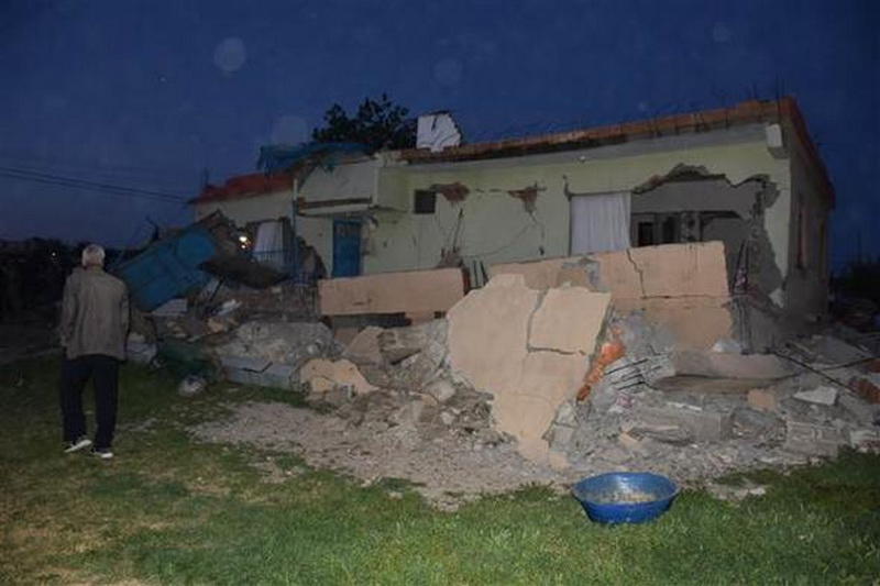 В Турции произошло сильное землетрясение, десятки пострадавших