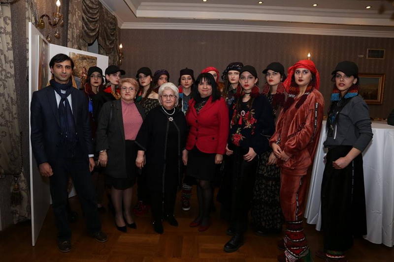 В Тбилиси представили «Дефиле сквозь время: каноны женской моды в Азербайджане»