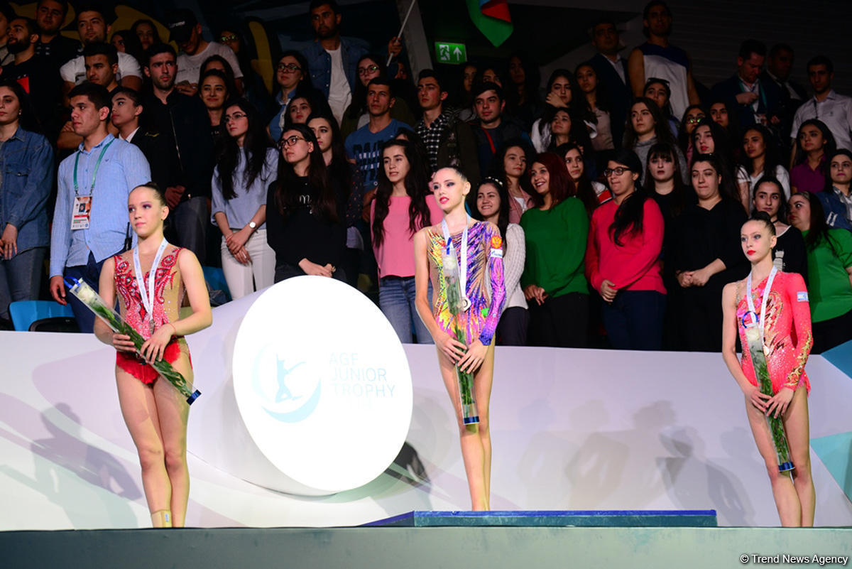 В Баку награждены призеры AGF Junior Trophy в упражнениях с булавами и лентой