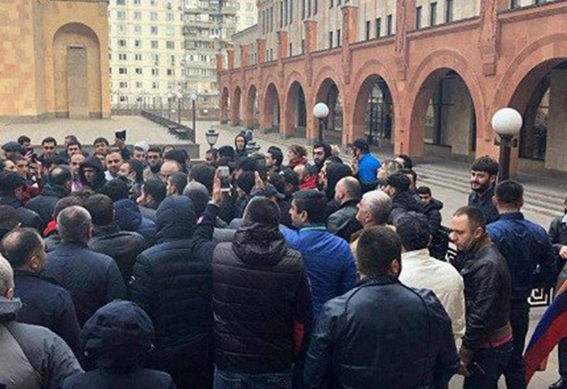 Задержанных в Москве сторонников Пашиняна приговорили к уборке улиц