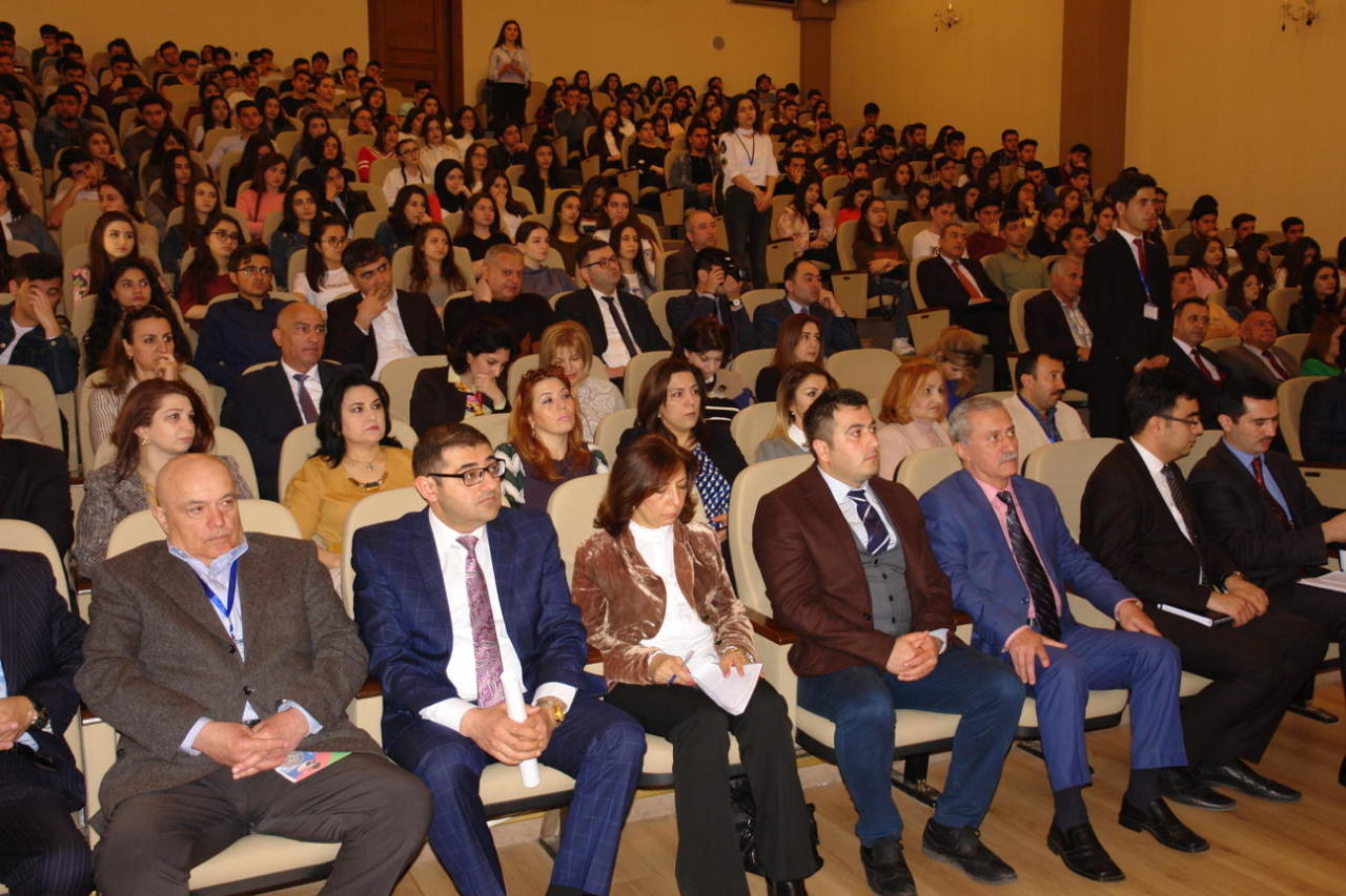В UNEC прошла конференция, посвященная 95-летию со дня рождения Общенационального лидера Гейдара Алиева