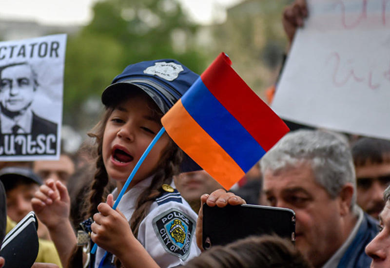 Протесты в Ереване будут стоить школьникам летних каникул