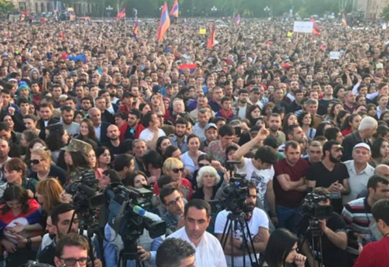Митинг в Ереване выдвинул Никола Пашиняна в премьеры Армении
