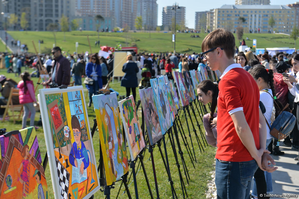 "День чтения" в парке Центра Гейдара Алиева стал большим праздником для любителей книг