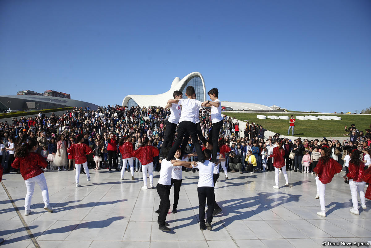 "День чтения" в парке Центра Гейдара Алиева стал большим праздником для любителей книг