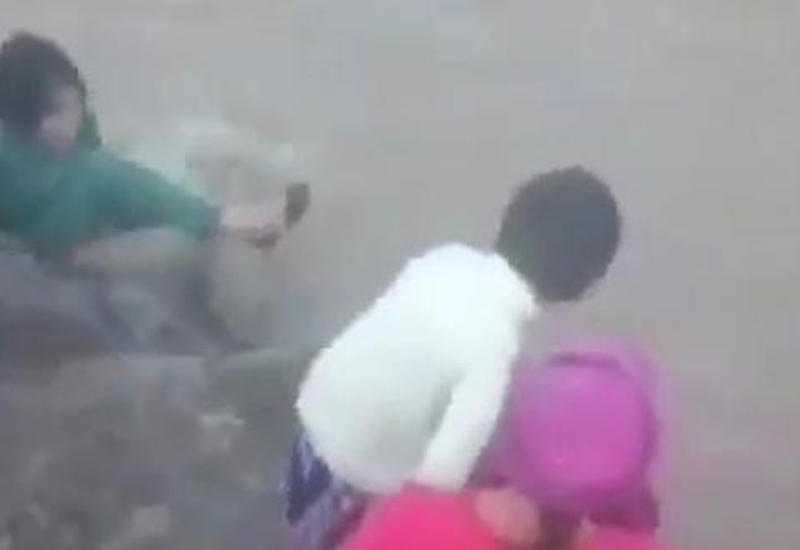 Две девушки погибли, пытаясь сделать селфи у реки в Таджикистане